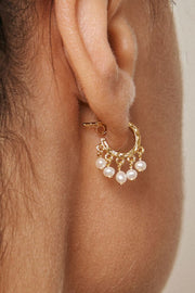 Astrid | Pearl | Earrings fra Enamel
