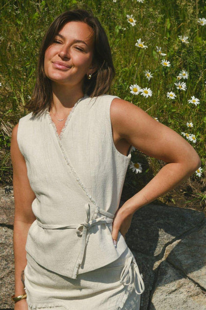 Filora Ramie Wrap Waistcoat | Natural | Vest Fra Neo Noir