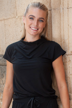 Alma Top | Schwarz | Weiches T-Shirt von Liberté Essentiel
