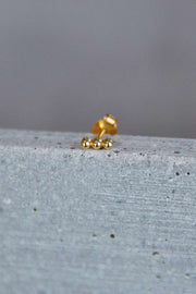Fuyu | Guld | Lille ørestik med 3 små dots fra Coi (1 stk)