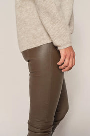 Lucia Stretch Leather Legging  | Rain Drum | Skindbukser fra Mos Mosh