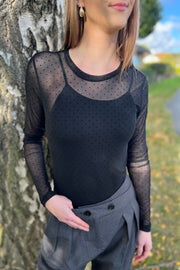 Nola Mesh | Black Dot | Mesh bluse fra Statebird