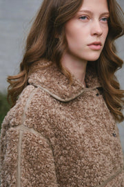 Castor Faux Fur Jacket | Taupe | Jakke fra Neo Noir