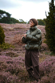 Rhea Shiny Puffer Jacket | Olive | Jakke fra Neo Noir