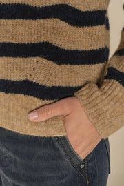 Thora Stripe Crewneck Knit  | Tannin | Strik fra Mos Mosh