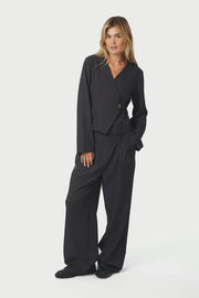 Simmi Eyelet Blouse | Dark Grey | Bluse fra Neo Noir