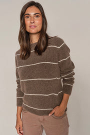 Thora Slim Stripe Crewneck Knit  | Pine Bark  | Strik fra Mos Mosh