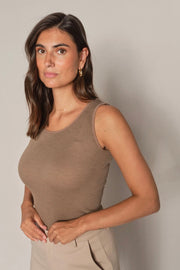 Elaine Seamless Tank Top  | Pine Bark  | Top fra Mos Mosh