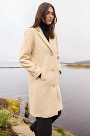 Theo Wool Coat | Sand | Frakke fra French Laundry