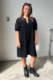 Lara Dress | Black | Kjole fra Freequent