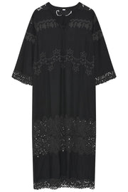 Anika long embroidery dress 54512 | Black | Kjole fra Gustav