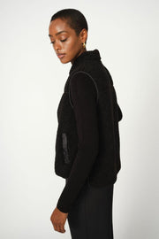 Rowe Teddy Waistcoat  | Black | Vest fra Mos Mosh