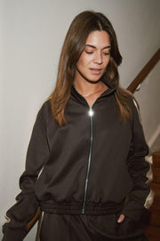 Vera Track Suit Blouse | Dark Brown | Bluse fra Neo Noir