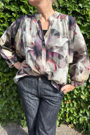 Filora Blouse | Plum Flower | Bluse fra Black Colour