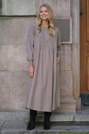 Carla Dress 2800 | Brown | Kjole fra Prepair