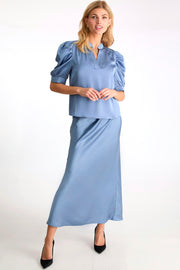 Vicky Heavy Satin Skirt | Smoke Blue | Nederdel fra Neo Noir