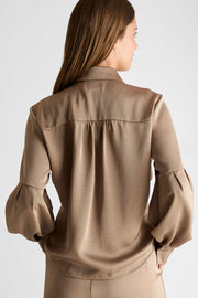 Naja Satin Shirt | Dark Taupe | Skjortebluse fra Neo Noir