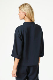 Luma Crepe Blouse | Navy | Bluse fra Neo Noir