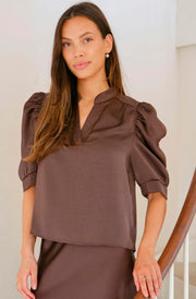 Roella Heavy Sateen Blouse | Dark Brown | Bluse fra Neo Noir