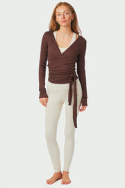 Nia Jersey Wickelbluse | Schokoladenbraun | Athleisure von Neo Noir