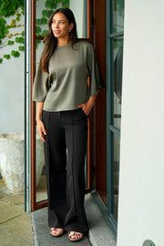 Liora Heavy Sateen Blouse | Cold Army | Bluse fra Neo Noir