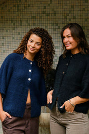 Benuta Fluffy Knit Cardigan | Navy | Strik fra Neo Noir