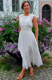 Myrna Dot Dress | White | Kjole fra Neo Noir