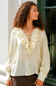 Katarina Crepe Ruffle Blouse | Light Yellow | Bluse fra Neo Noir