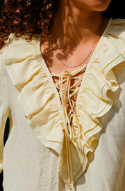 Katarina Crepe Ruffle Blouse | Light Yellow | Bluse fra Neo Noir