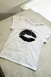 The Kiss Tee 33100 | White Black | T-Shirt fra Co'couture