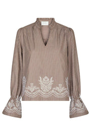 Amara Striped Emb Blouse | Kamel | Bluse von Neo Noir