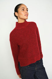 Erim Thora Highneck Knit | Rhythmic Red | Strik fra Mos Mosh