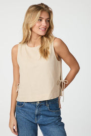 Svetlana Linen Top | Sand | Bluse fra Neo Noir