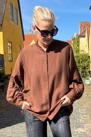 Laurel Shirt | Camel | Bluse fra Black Colour
