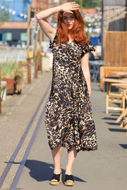 Luna Flared Wrap Dress | Leopard | Kjole fra Black Colour