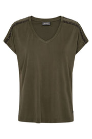 Narelle V-neck Stud Tee   | Sea Turtle | T-shirt fra Mos Mosh