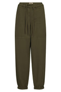 Maison Stalom Pant Ankle | Olive Night | Bukser fra Mos Mosh