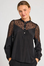 Vialu Blouse 205199 | Black | Bluse fra Freequent