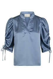 Alvira Drapy Satin Blouse | Dusty Blue | Bluse fra Neo Noir