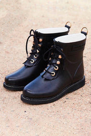 Rub2 | Black | Korte gummistøvler fra Ilse Jacobsen