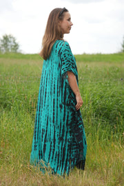 Serengeti Sun Dress | Green | Tiedye Kaftan kjole fra Statebird