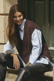 Maja V-Knit Vest 32220 | Winered | Strik fra Co'couture