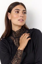 Daisy T-neck | Black | Bluse fra State bird