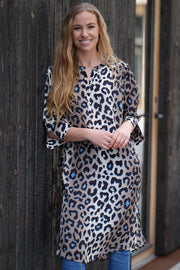 Frederikke Dress 3/4 | Leopard | Kjole fra Prepair