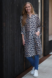 Frederikke Dress 3/4 | Leopard | Kjole fra Prepair