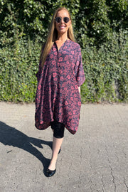 Luna Tunic Shirt | Midnight Rose | Bluse fra Black Colour