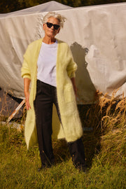 Long open cardigan in fluffy mohair 82121L | Light Yellow | Strik fra Atelier C