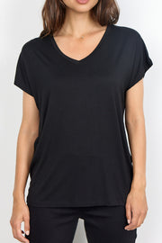 Daisy V-neck | Black | T-Shirt fra State bird