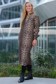 Neel Dress | Leopard | Kjole fra Prepair