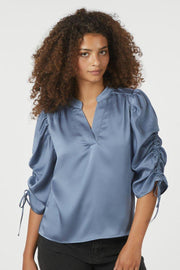 Alvira Drapy Satin Blouse | Dusty Blue | Bluse fra Neo Noir